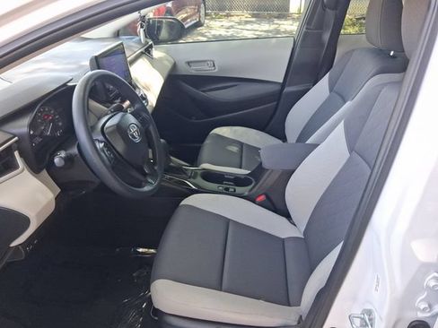 Used 2025 Toyota Corolla LE FWD image 12