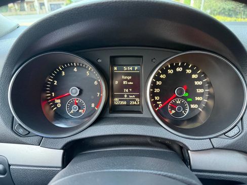 Used 2010 Volkswagen Golf 4-Door image 27