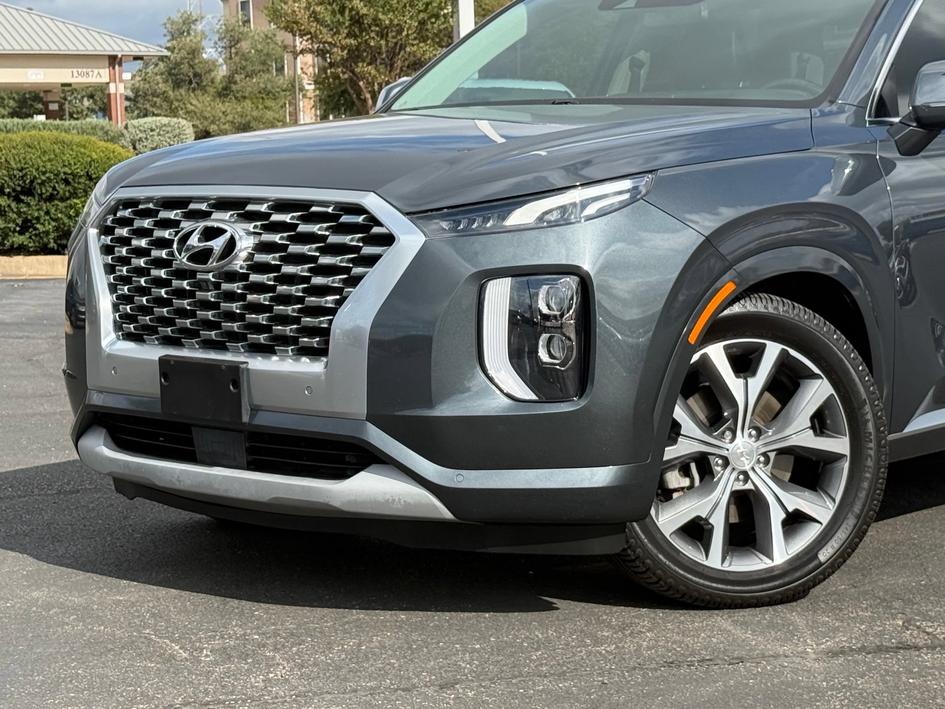 Used 2022 Hyundai Palisade Limited AWD/4WD image 2