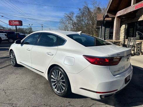 Used 2017 Kia Cadenza Premium image 3