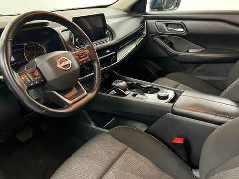 Used 2025 Nissan Rogue SV AWD/4WD image 15