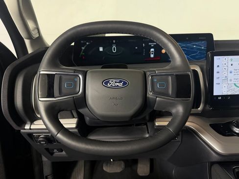 Used 2025 Ford Expedition Active AWD/4WD image 14