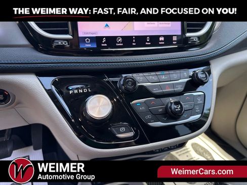 Used 2021 Chrysler Pacifica Touring-L w/ Uconnect Theater Family Group AWD/4WD image 16