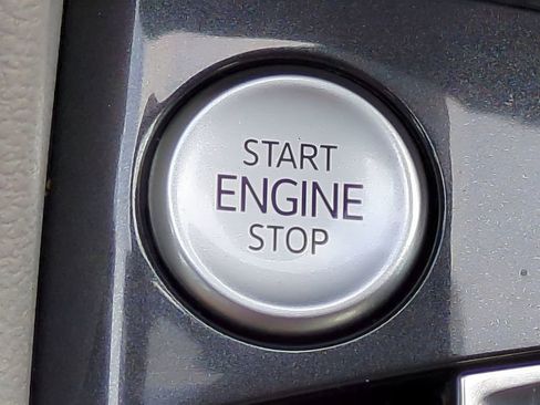 Used 2023 Volkswagen Tiguan SE R-Line image 29