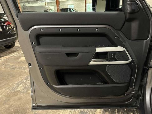 Used 2023 Land Rover Defender 110 SE AWD/4WD image 31