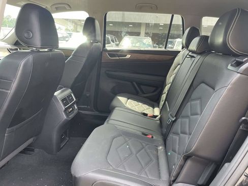 Used 2025 Volkswagen Atlas SE AWD/4WD image 16