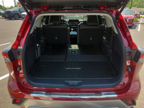 Certified 2026 Toyota Highlander Platinum AWD/4WD image 31