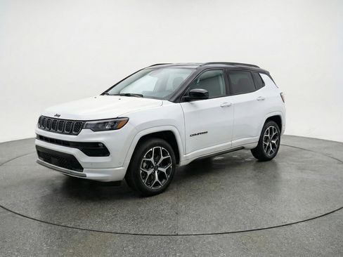 Used 2025 Jeep Compass Limited image 3
