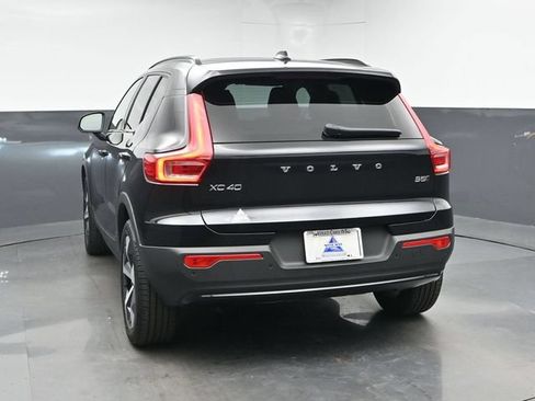 Used 2025 Volvo XC40 B5 Plus AWD/4WD image 7