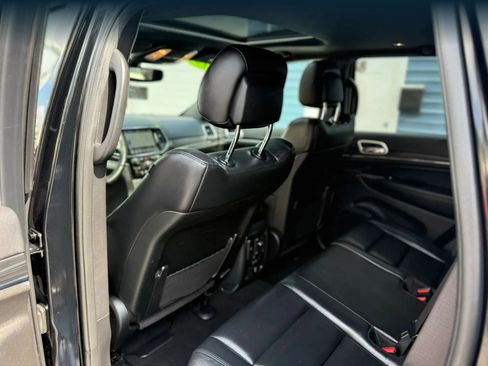 Used 2019 Jeep Grand Cherokee Limited AWD/4WD image 32