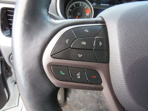 Used 2020 Jeep Cherokee Limited image 16