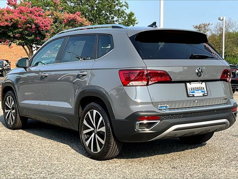 Used 2023 Volkswagen Taos SE w/ Panoramic Sunroof Package AWD/4WD image 12