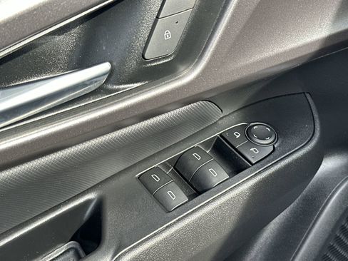 Used 2025 Chevrolet Equinox EV LT w/ Comfort Package image 15