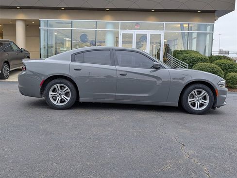 Used 2019 Dodge Charger SXT image 3