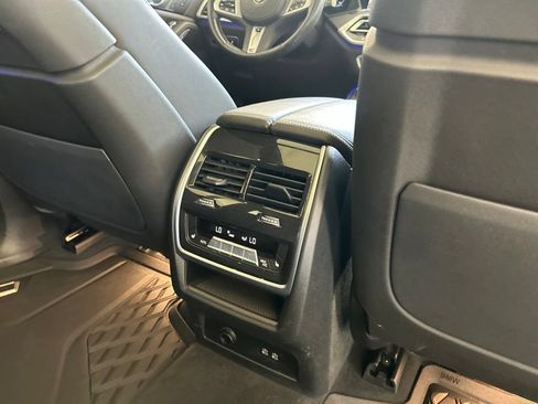 Used 2022 BMW X7 xDrive40i w/ M Sport Package AWD/4WD image 33