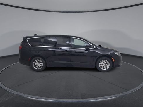 New 2027 Chrysler Pacifica LX FWD image 17