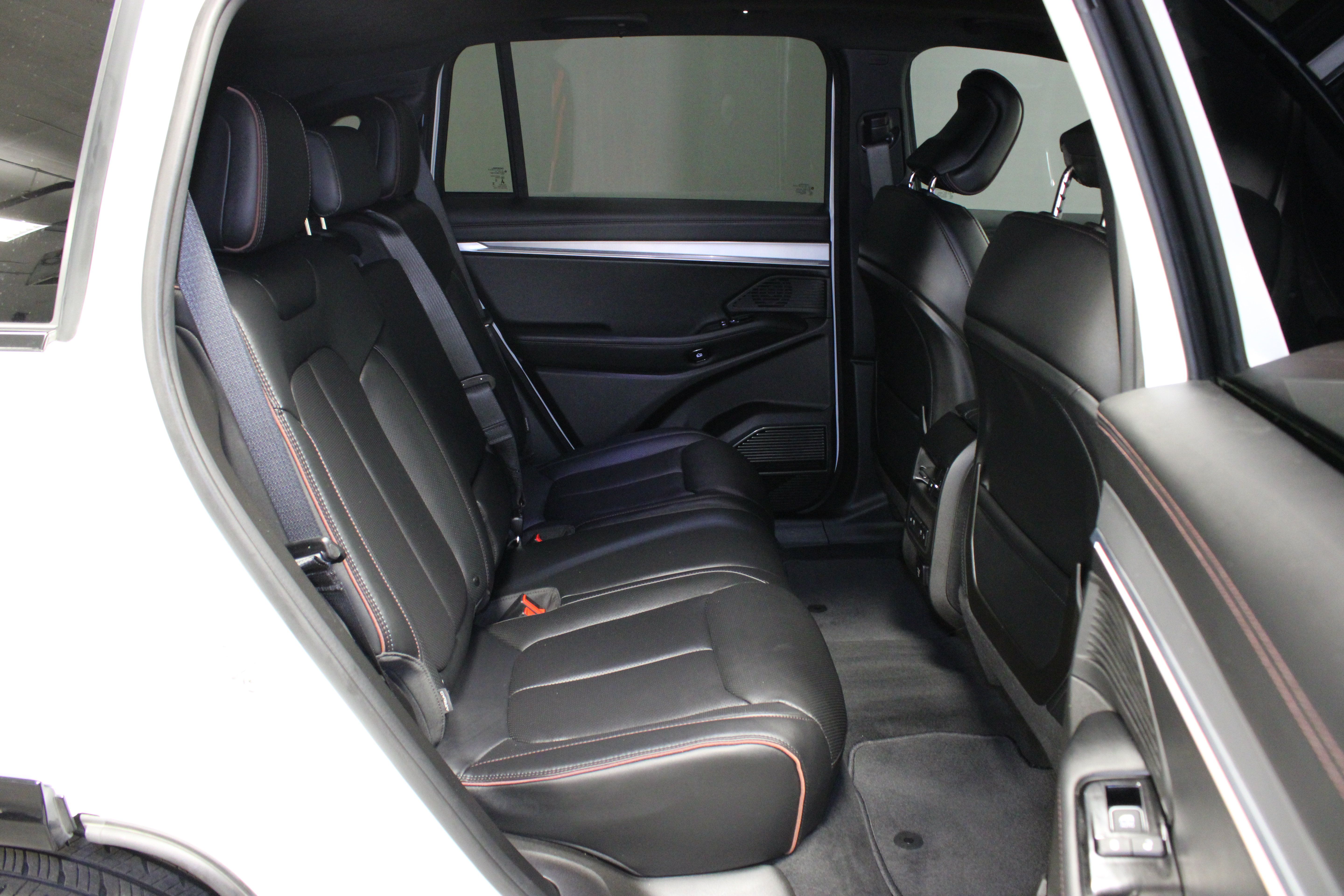 Used 2024 Jeep Wagoneer Launch Edition AWD/4WD image 17