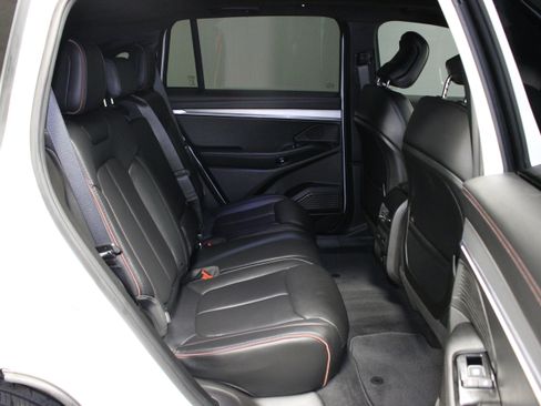 Used 2024 Jeep Wagoneer Launch Edition AWD/4WD image 17