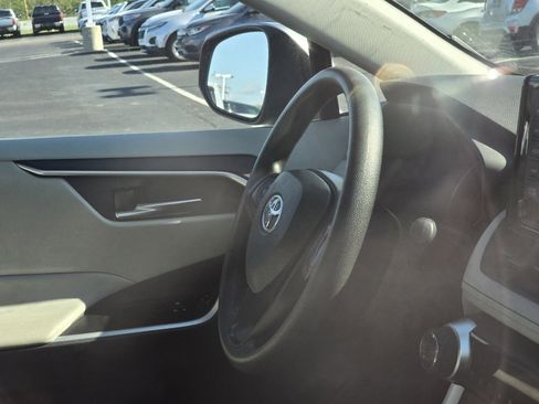 Used 2021 Toyota RAV4 XLE w/ Carpet Mat Package (TMS) image 16