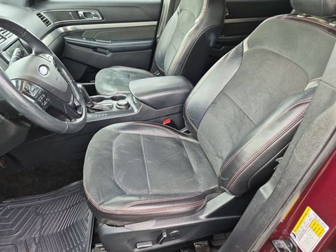Used 2018 Ford Explorer XLT w/ Equipment Group 202A AWD/4WD image 15