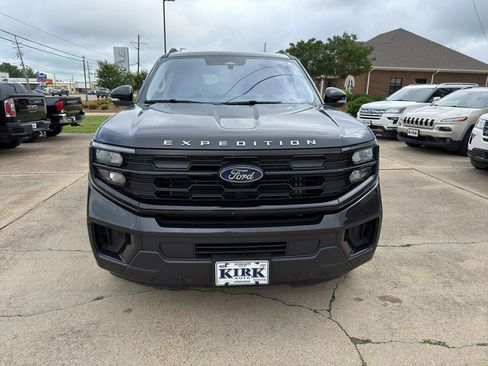 Used 2025 Ford Expedition Active AWD/4WD image 8