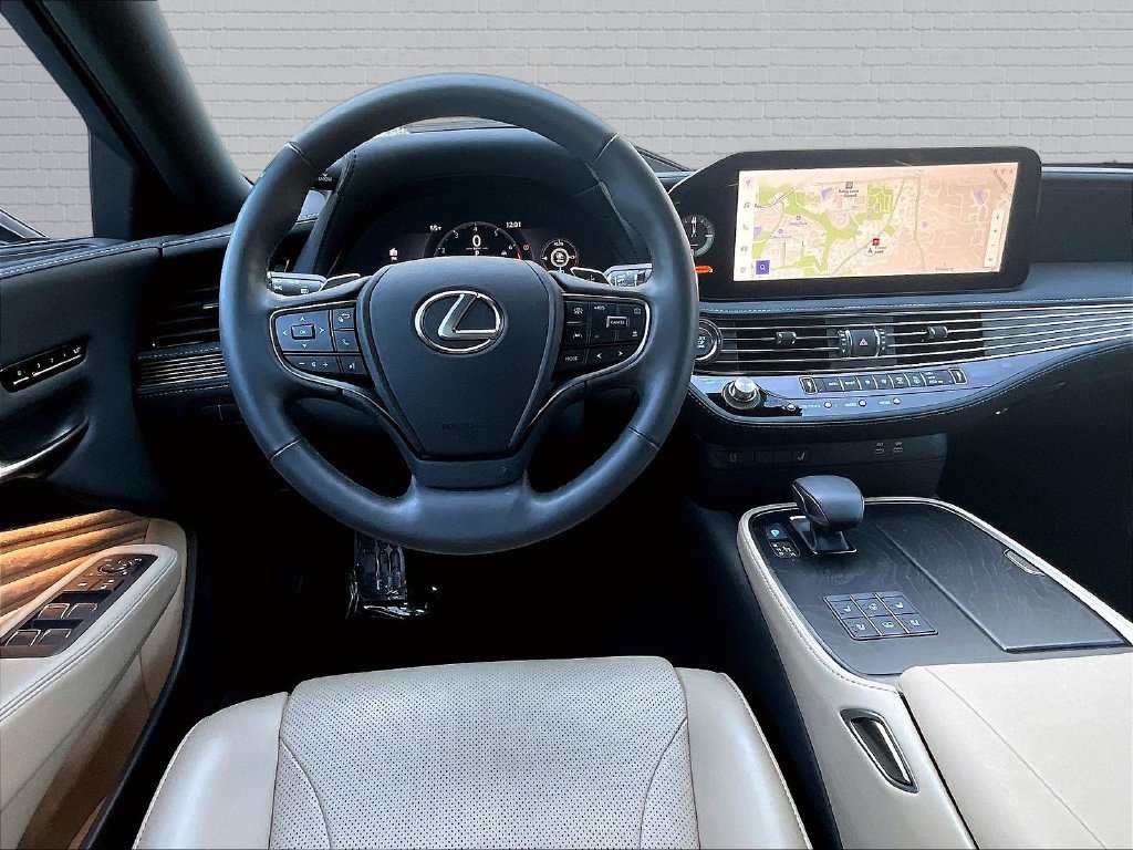 Used 2024 Lexus LS 500 RWD image 8