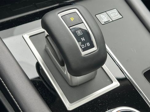 New 2025 Mitsubishi Outlander SE image 23