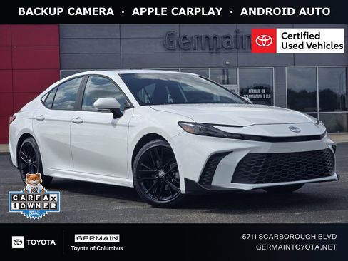 Certified 2025 Toyota Camry SE FWD image 1