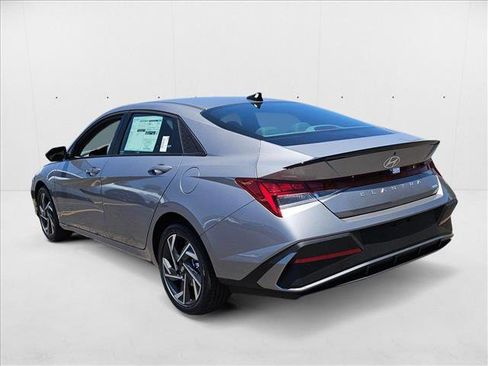 New 2025 Hyundai Elantra SEL image 9