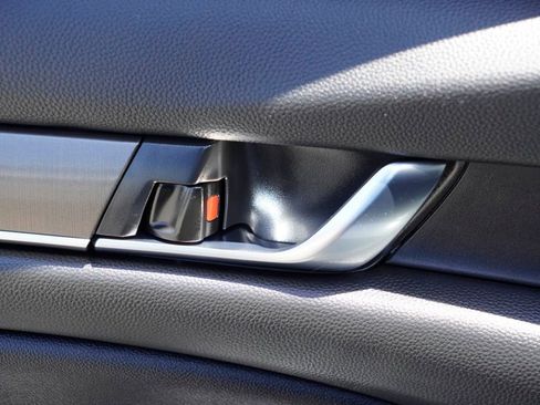 Used 2021 Honda Accord Hybrid image 11