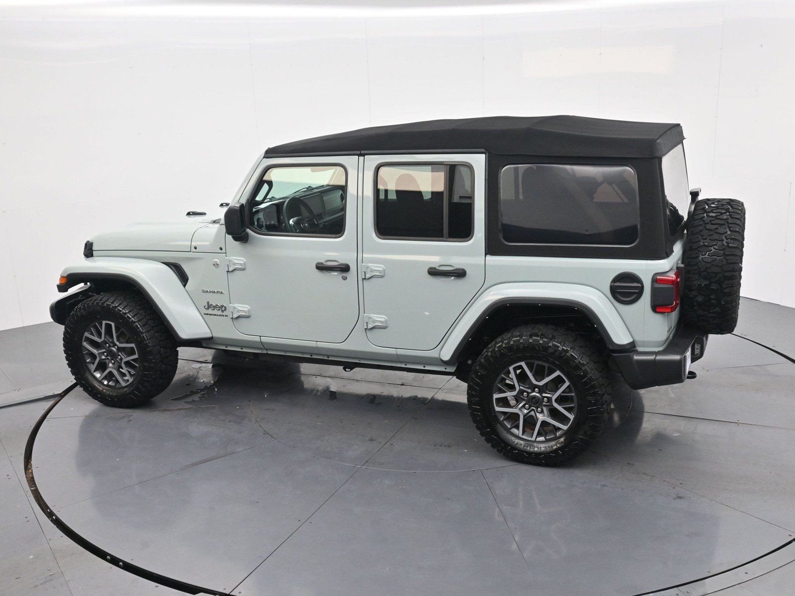 Used 2024 Jeep Wrangler Unlimited Sahara w/ Safety Group AWD/4WD image 23