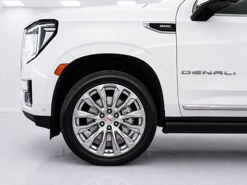 Used 2024 GMC Yukon XL Denali w/ Denali Reserve Package AWD/4WD image 8