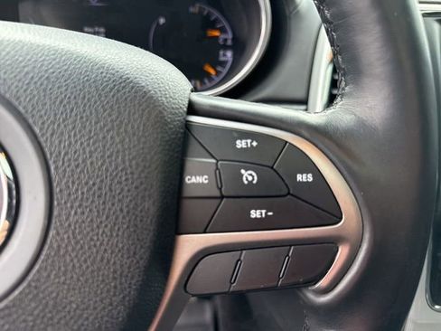 Used 2018 Jeep Grand Cherokee Limited image 21