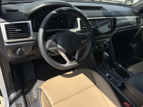Used 2023 Volkswagen Atlas Cross Sport SE w/ Panoramic Sunroof Package FWD image 18