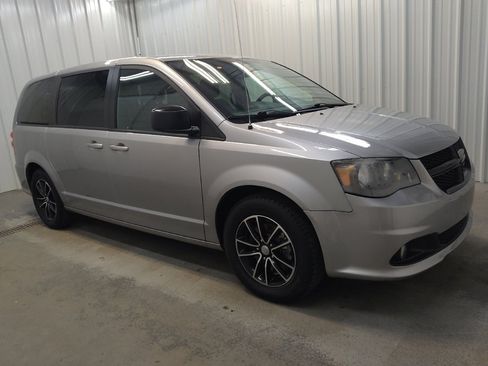 Used 2018 Dodge Grand Caravan SE FWD image 11