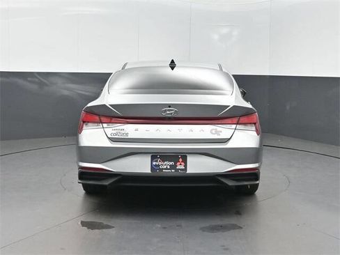 Used 2021 Hyundai Elantra SEL image 31