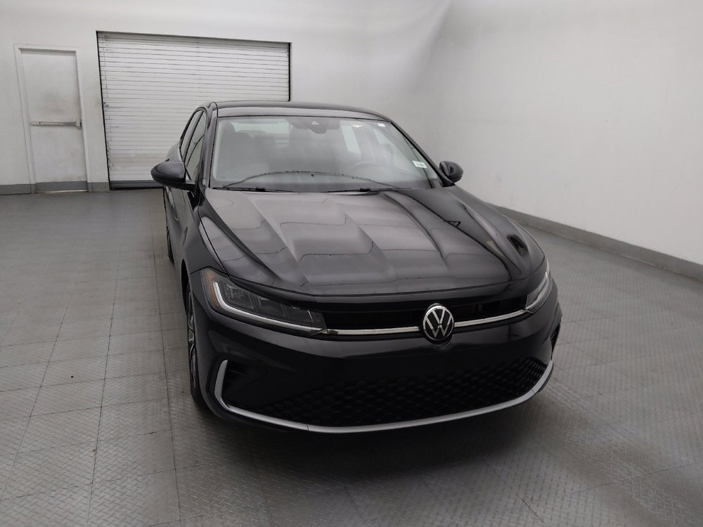 Used 2025 Volkswagen Jetta SE FWD image 14