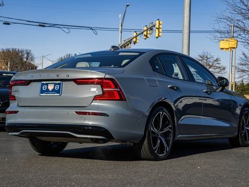 Used 2023 Volvo S60 T8 Plus image 4