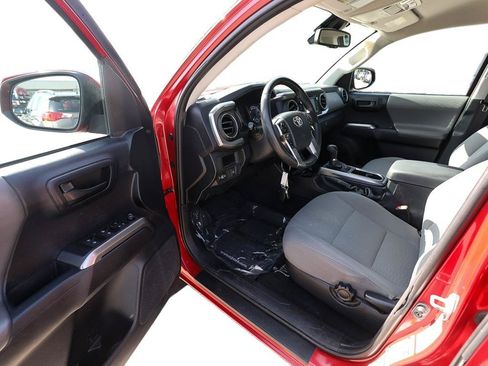 Used 2019 Toyota Tacoma SR5 AWD/4WD image 12