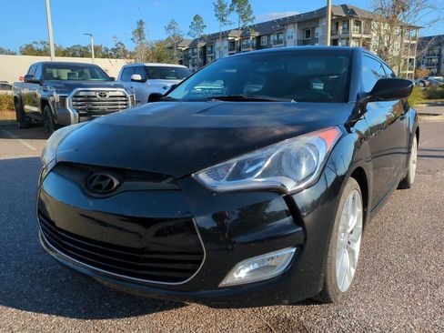 Used 2013 Hyundai Veloster w/ Style Pkg image 2
