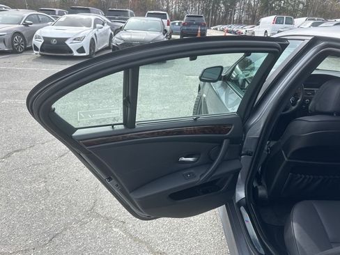 Used 2010 BMW 550i Sedan image 26