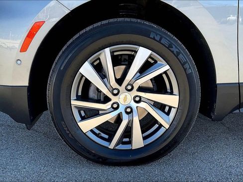 Used 2023 Chevrolet Equinox Premier image 8