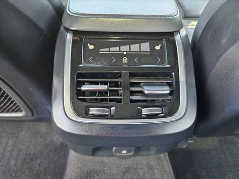 Used 2021 Volvo V90 T6 Inscription image 18