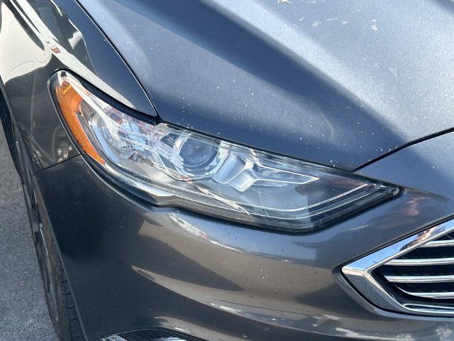 Used 2018 Ford Fusion SE w/ Equipment Group 201A FWD image 4