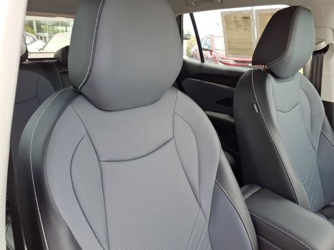 Certified 2025 Volkswagen Tiguan SE FWD image 11