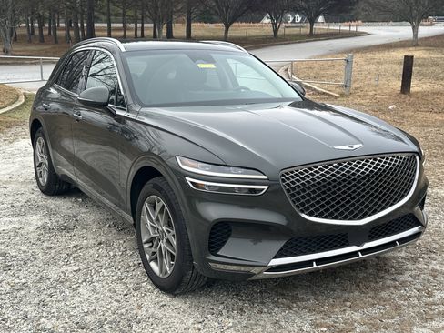 Used 2025 Genesis GV70 2.5T image 3