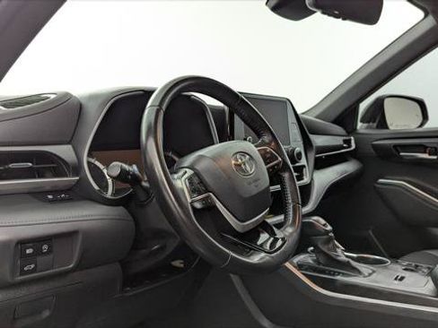 Used 2023 Toyota Highlander XSE FWD image 26