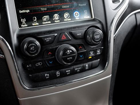 Used 2017 Jeep Grand Cherokee Limited image 34