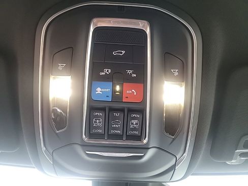 New 2025 Jeep Grand Cherokee Limited image 15