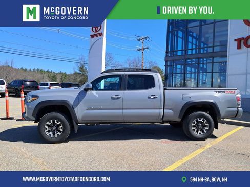 Used 2021 Toyota Tacoma TRD Off-Road w/ TRD Premium Off Road Package AWD/4WD image 2